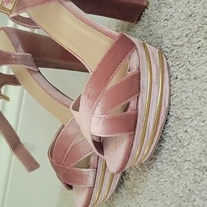 Size 8  Mauve pink velvet platform heels